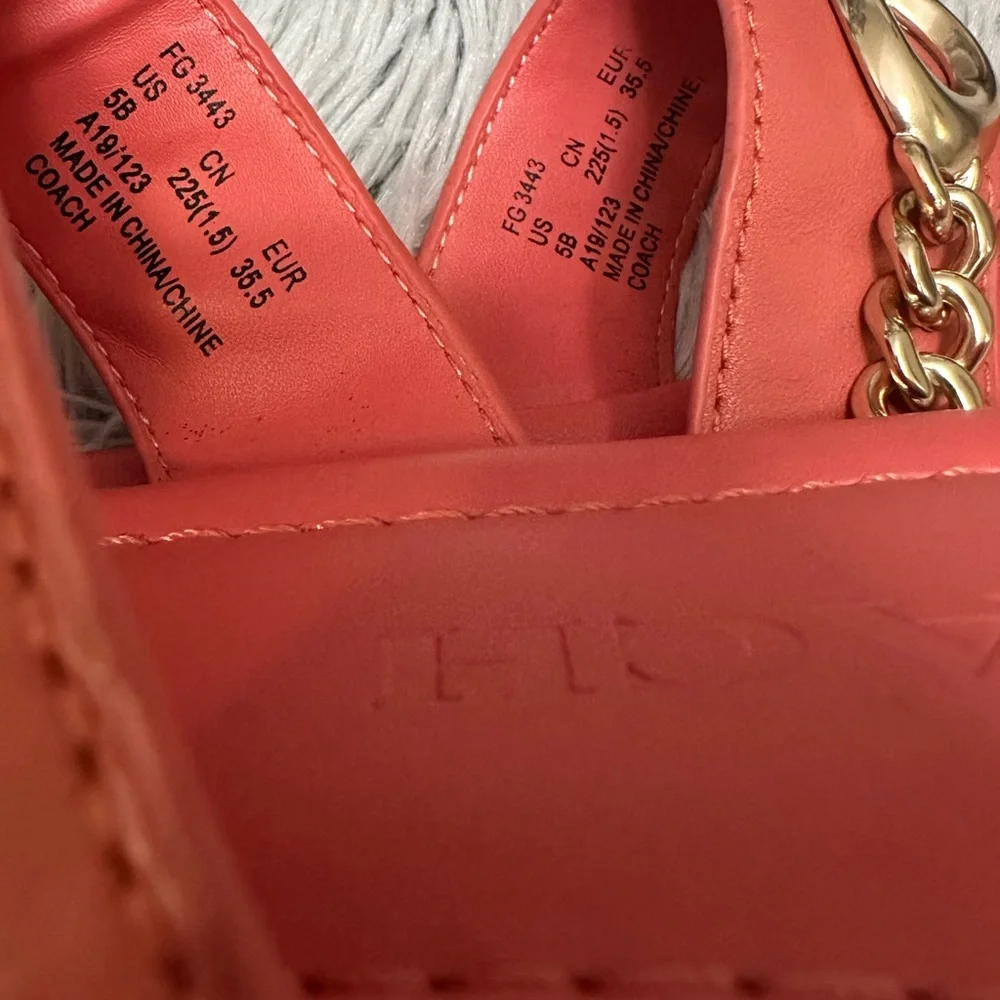 ✨Host Pick✨ Coach Jaclyn Leather Chain Thong Sandals